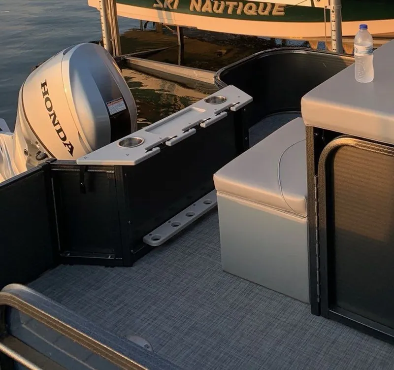 Slide: The Image of Misty Harbor Pontoon 20 2017 - 5