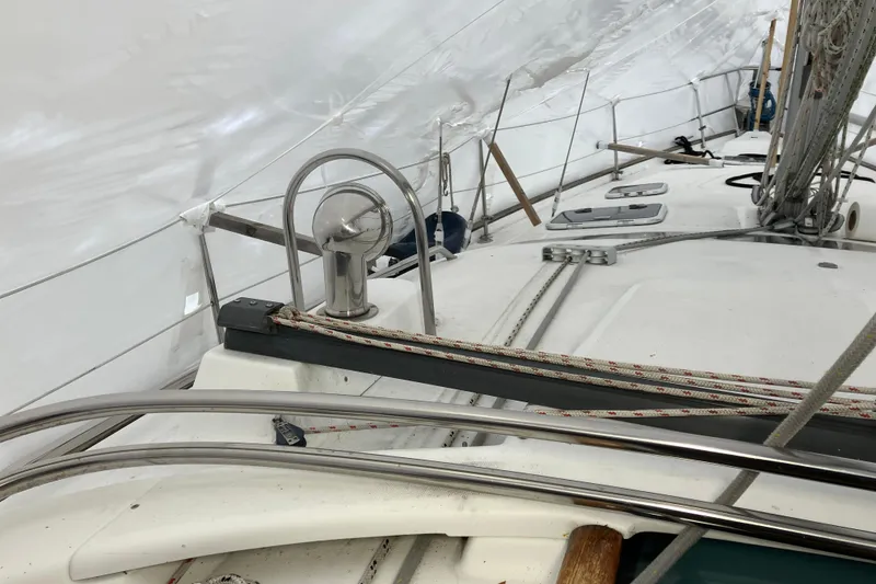 Slide: The Image of 2005 Beneteau Oceanis 423 sailboat deck with rigging and stainless steel fittings. - 41