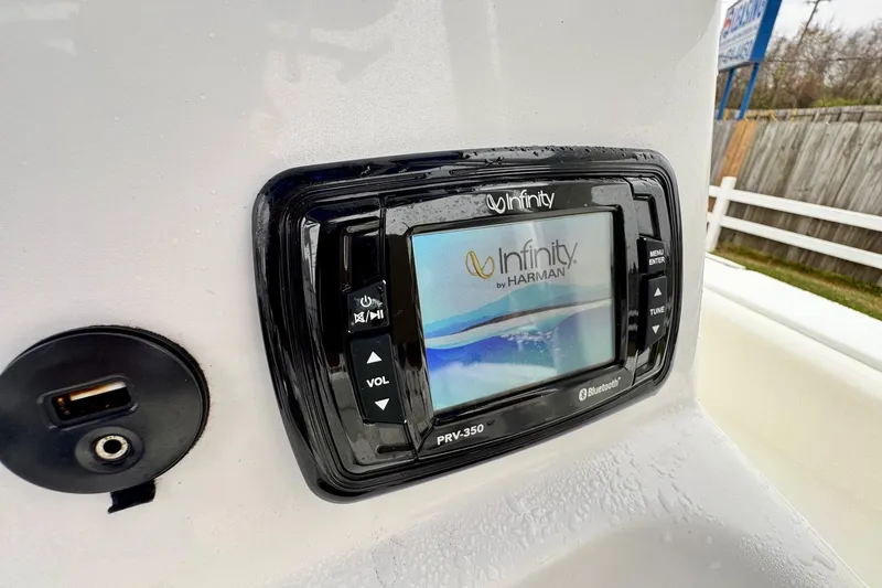Slide: The Image of Infinity PRV-350 stereo system on 2016 Sea Hunt Ultra 211 boat dashboard. - 18
