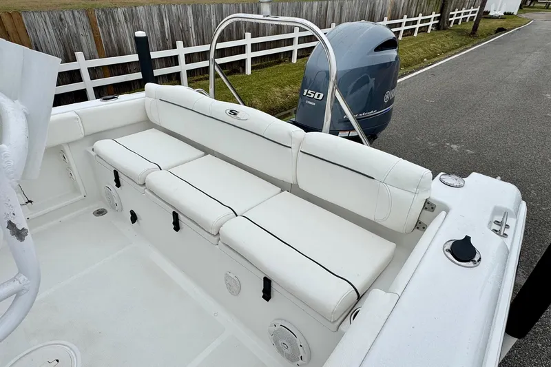 Slide: The Image of 2016 Sea Hunt Ultra 211 boat with Yamaha 150 engine, featuring white cushioned seating. - 7