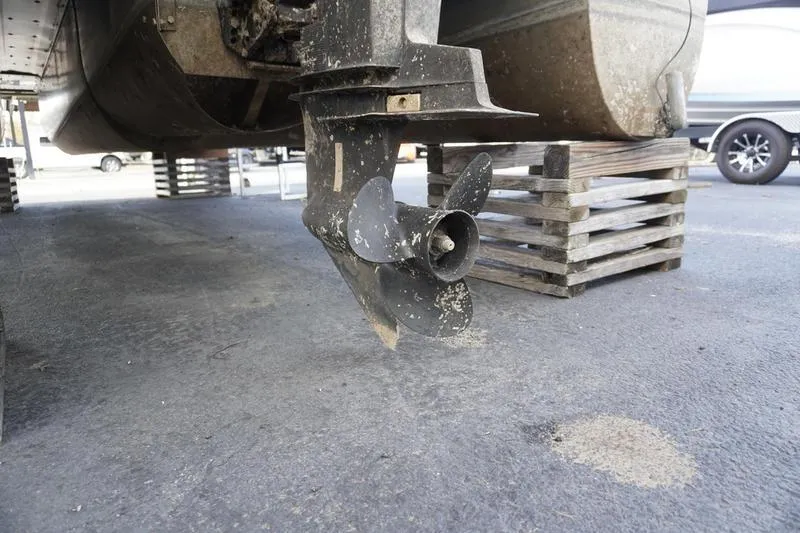 Slide: The Image of Propeller of a 2000 Sundancer Pontoons 240 Majestic on wooden blocks. - 7