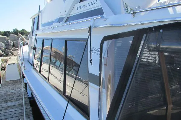 Slide: The Image of Bayliner 4588 Pilothouse MY 1990 - 5