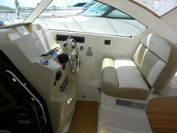 Slide: The Image of Tiara 3600 Coronet 2014 - 3