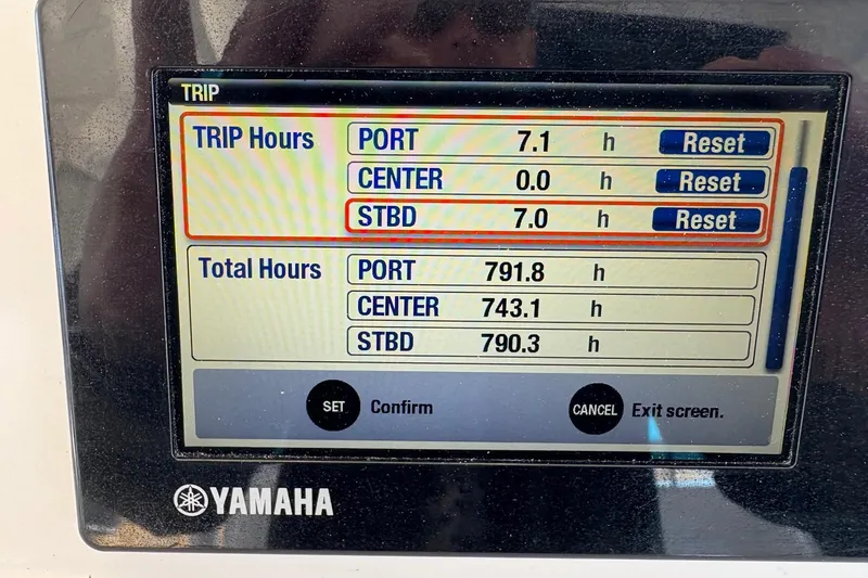 Slide: The Image of Yamaha engine display showing trip and total hours for Everglades 350LX, 2017 model. - 7