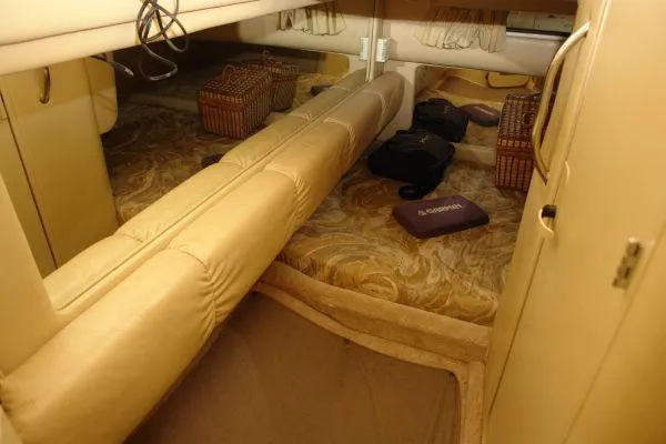 Slide: The Image of Sea Ray 310 Sundancer 1998 - 4