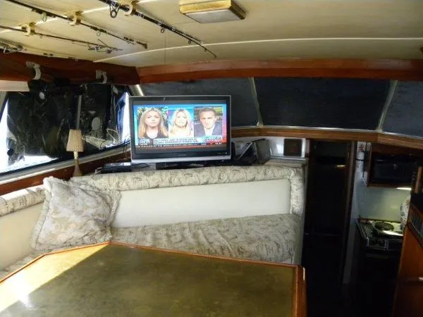 Slide: The Image of Bayliner 38 MOTOR YACHT 1986 - 1