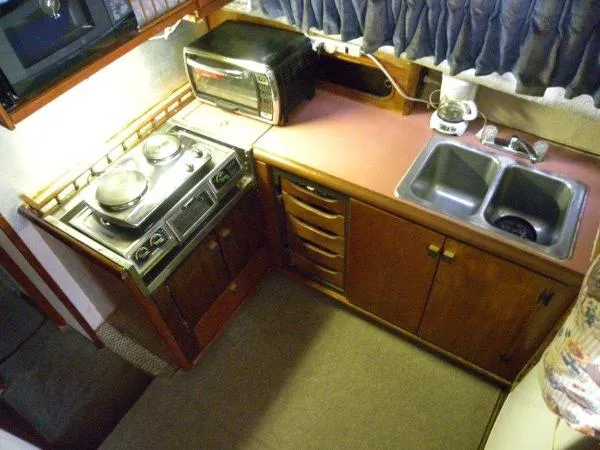 Slide: The Image of Bayliner 38 MOTOR YACHT 1986 - 4