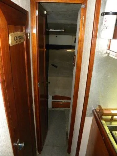 Slide: The Image of Bayliner 38 MOTOR YACHT 1986 - 6