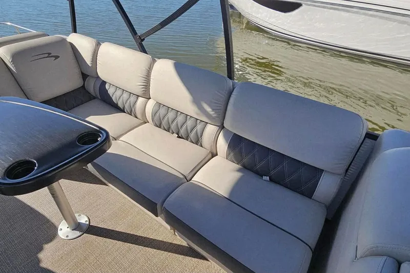 Slide: The Image of Luxurious seating on a 2018 Bennington 25 QCW pontoon boat with a sleek table. - 15