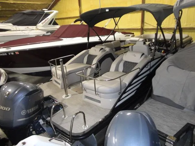 Slide: The Image of 2018 Bennington 25 QCW pontoon boat with Yamaha engines in storage. - 19