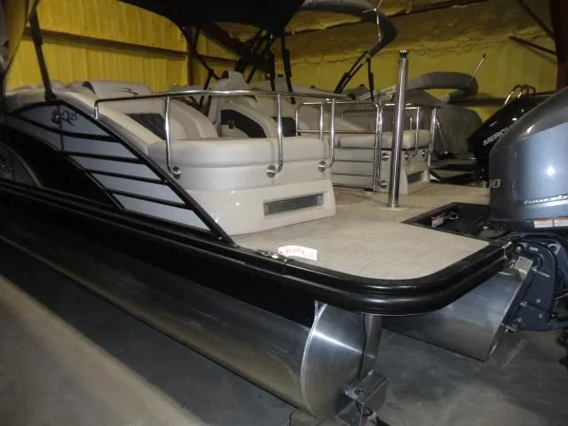 Slide: The Image of 2018 Bennington 25 QCW pontoon boat in storage facility. - 20