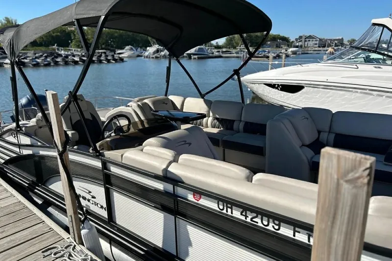 Slide: The Image of 2018 Bennington 25 QCW pontoon boat docked at a marina on a sunny day. - 3