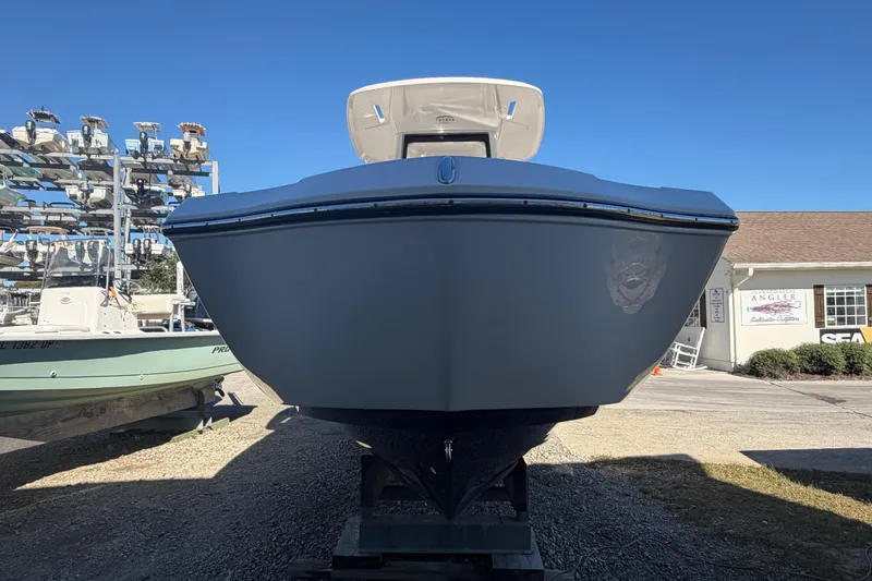 Slide: The Image of 2022 Yamaha Boats 252 FSH Sport displayed outdoors on a sunny day. - 7