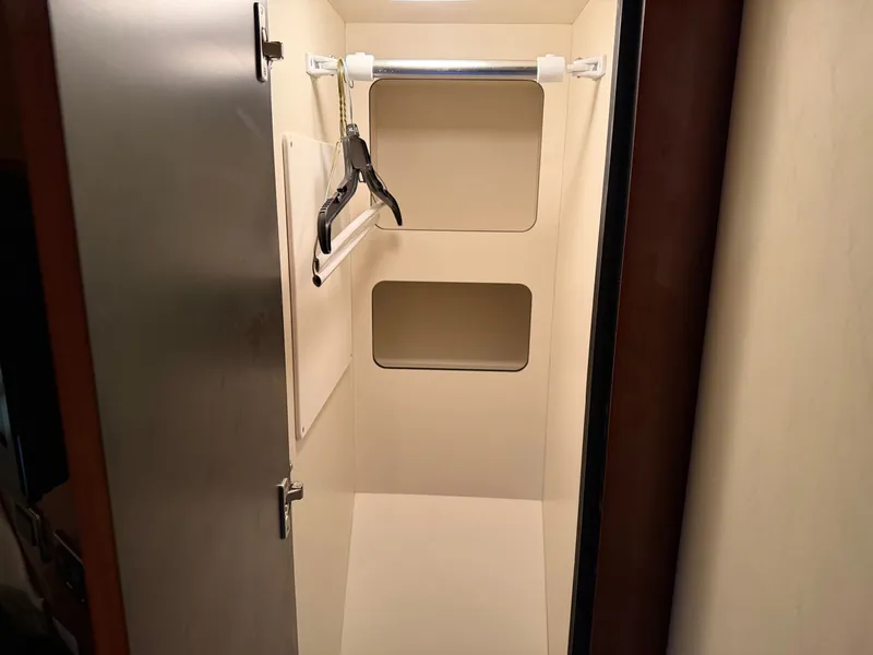 Slide: The Image of Sea Ray 44 Sundancer 2006 - 33