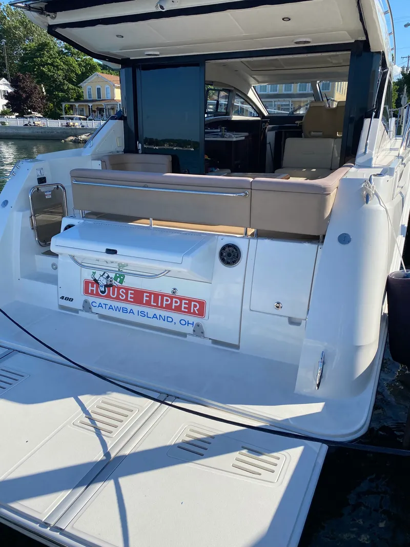 Slide: The Image of Sea Ray Sundancer 400 2017 - 1