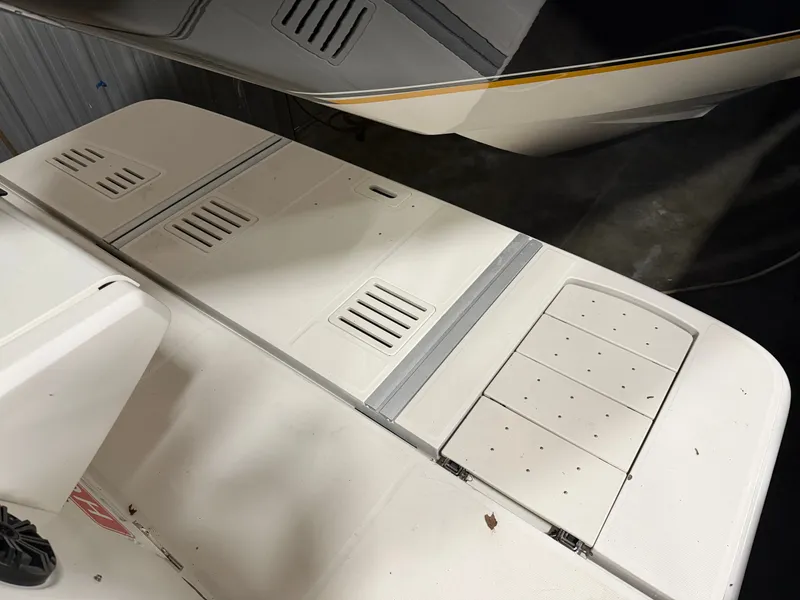 Slide: The Image of Sea Ray Sundancer 400 2017 - 11