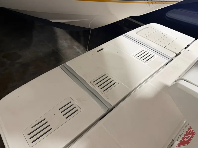 Slide: The Image of Sea Ray Sundancer 400 2017 - 12