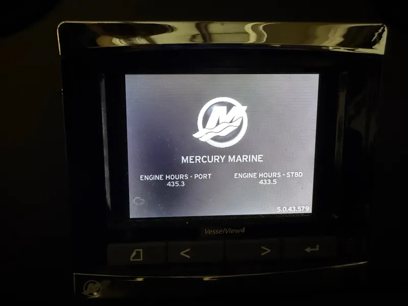 Slide: The Image of Sea Ray Sundancer 400 2017 - 23