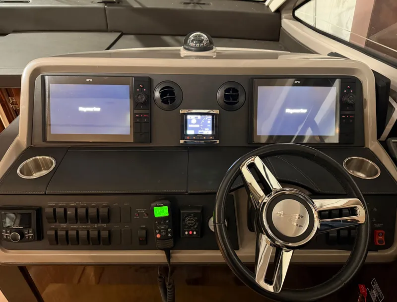 Slide: The Image of Sea Ray Sundancer 400 2017 - 24