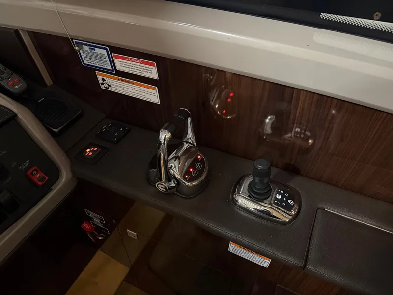 Slide: The Image of Sea Ray Sundancer 400 2017 - 25