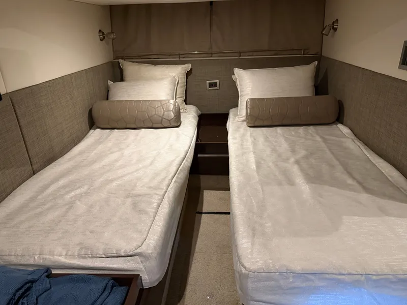 Slide: The Image of Sea Ray Sundancer 400 2017 - 36