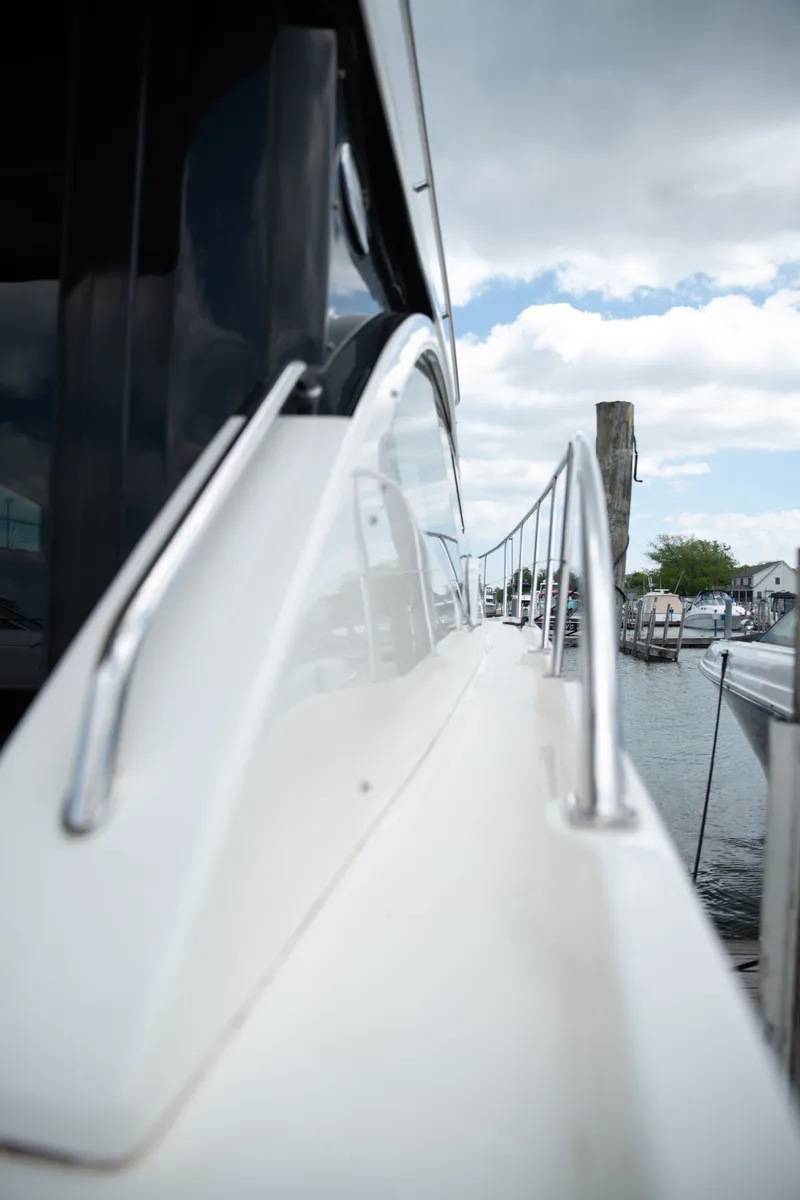 Slide: The Image of Luxurious bathroom in a 2017 Sea Ray Sundancer 400 yacht. - 41