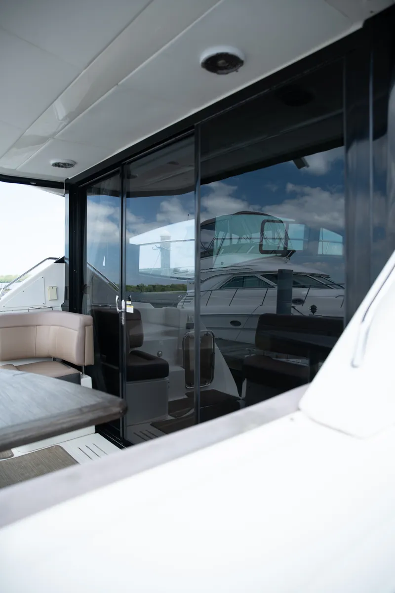 Slide: The Image of Sea Ray Sundancer 400 2017 - 43