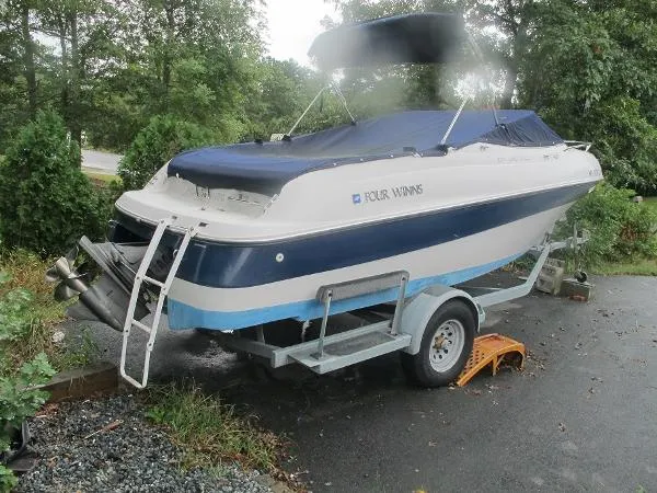 Slide: The Image of Four Winns 205 Sundowner 1998 - 1