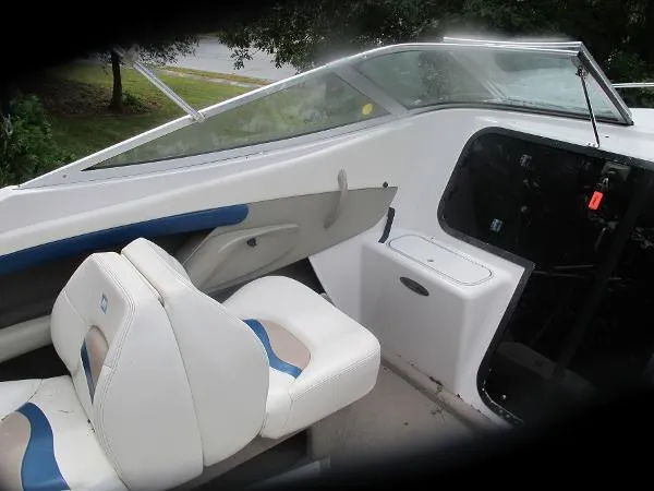 Slide: The Image of Four Winns 205 Sundowner 1998 - 8