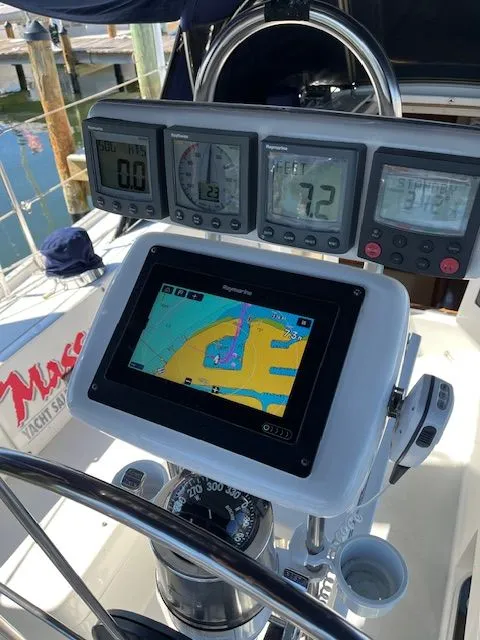 Slide: The Image of Catalina 36 MkII 2000 - 31