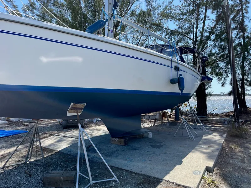 Slide: The Image of Catalina 36 MkII 2000 - 36