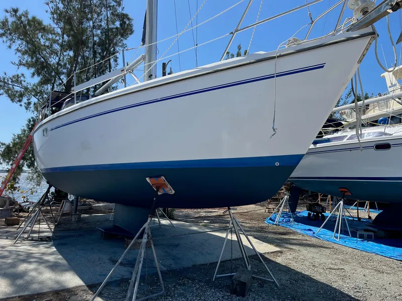 Slide: The Image of Catalina 36 MkII 2000 - 37