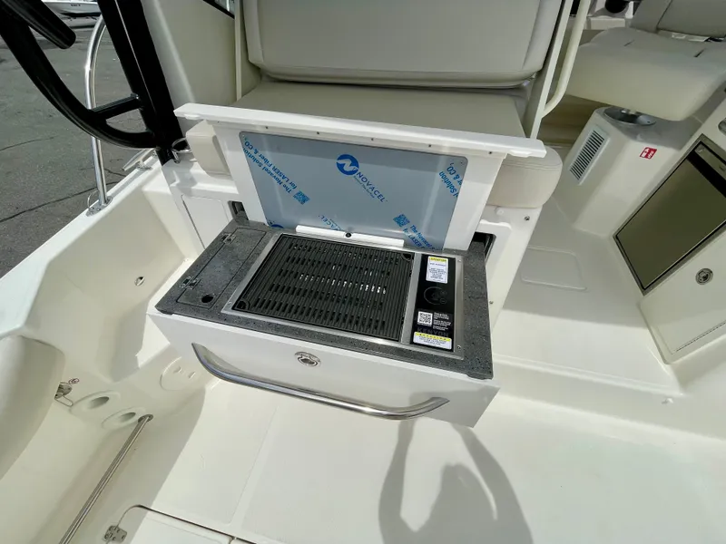Slide: The Image of Boston Whaler 325 Conquest 2026 - 5