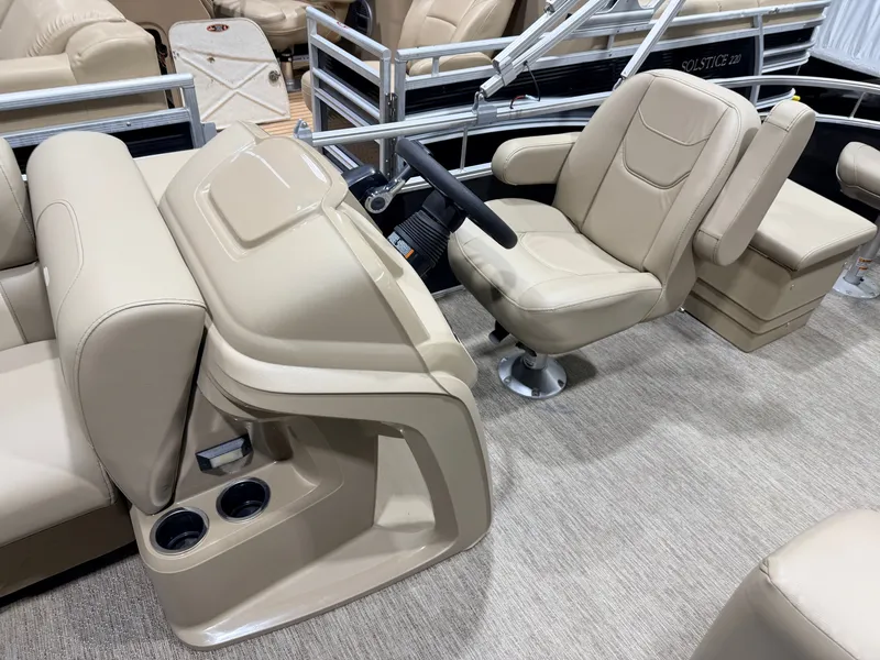 Slide: The Image of Starcraft LX 20 Fish & Cruise Pontoon 2022 - 15