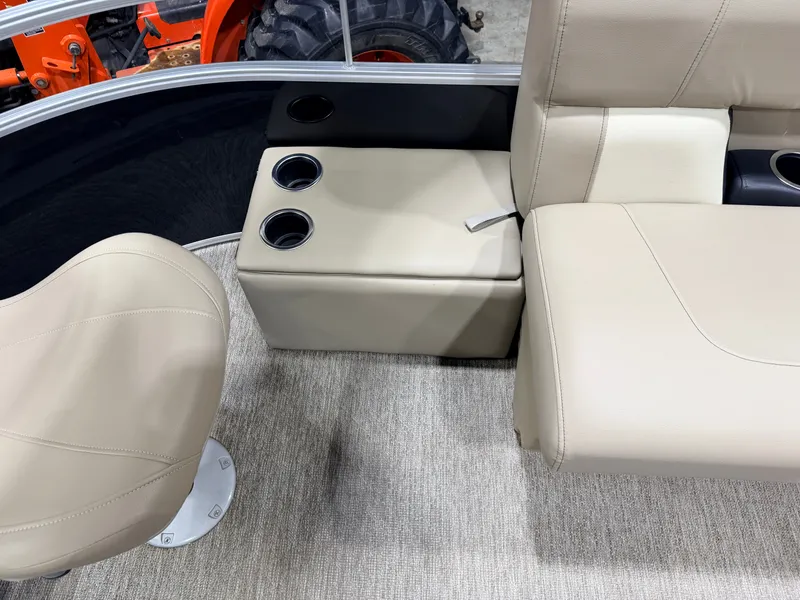 Slide: The Image of Starcraft LX 20 Fish & Cruise Pontoon 2022 - 33