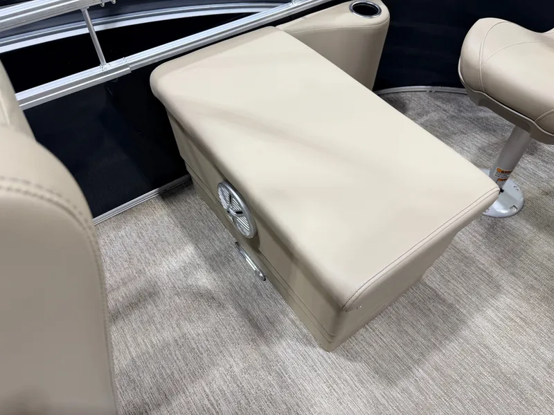 Slide: The Image of Starcraft LX 20 Fish & Cruise Pontoon 2022 - 38