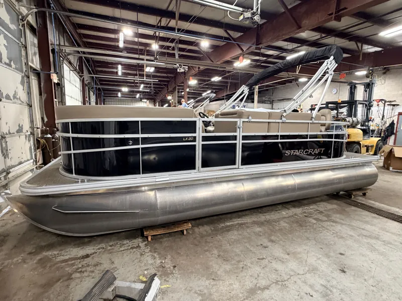 Slide: The Image of Starcraft LX 20 Fish & Cruise Pontoon 2022 - 55