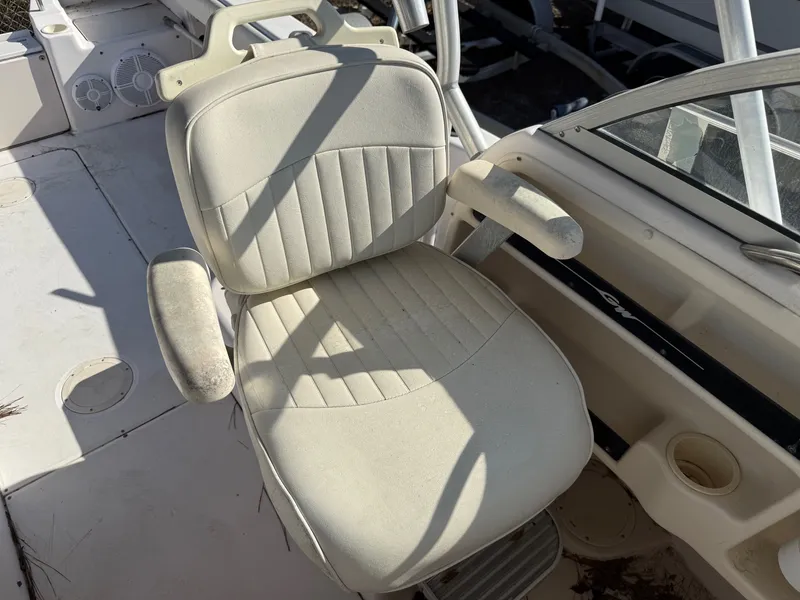 Slide: The Image of Grady-White Seafarer 226 2003 - 6