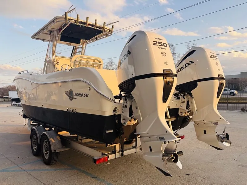 Slide: The Image of World Cat Center Console 270SF 2007 - 7