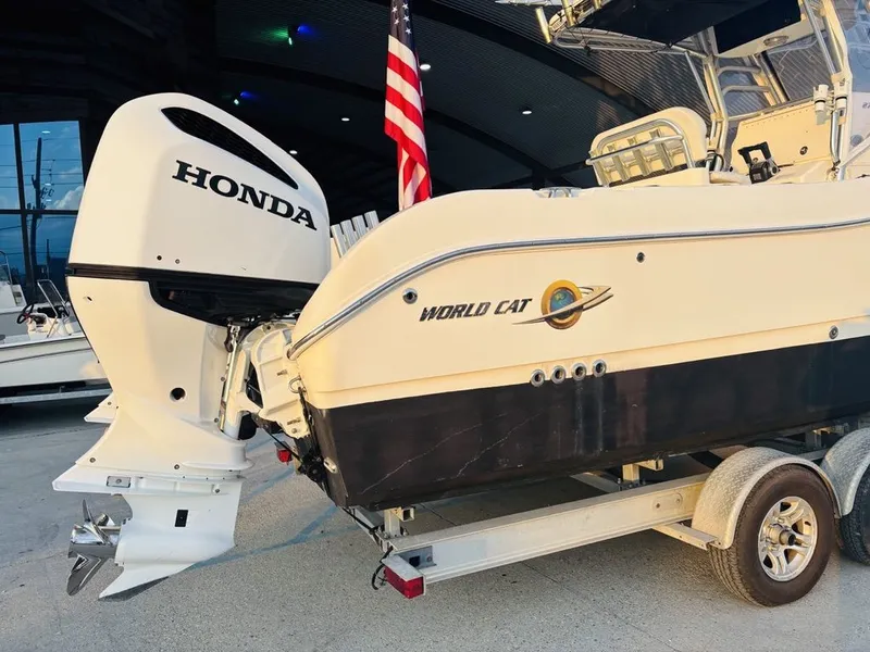 Slide: The Image of World Cat Center Console 270SF 2007 - 8