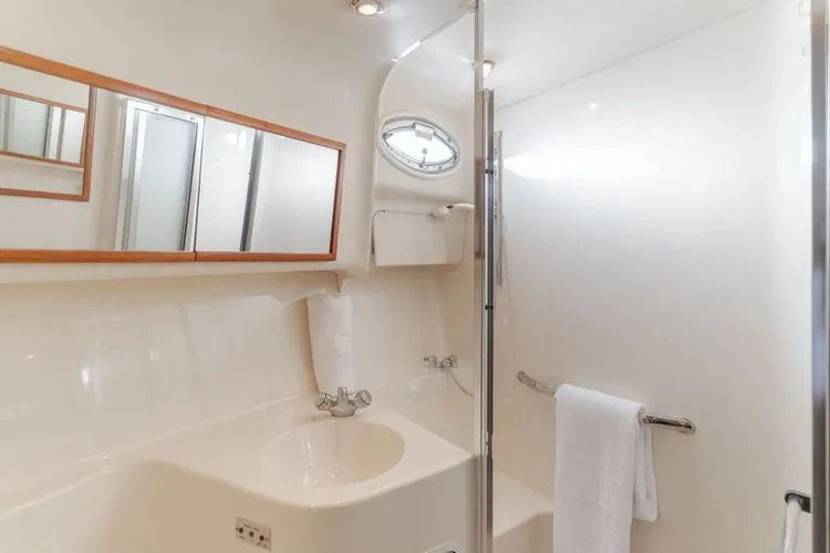 Slide: The Image of 2002 Sea Ray 400 Sedan Bridge - Image 25 - 25