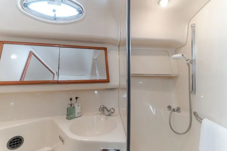 Slide: The Image of 2002 Sea Ray 400 Sedan Bridge - Image 29 - 29