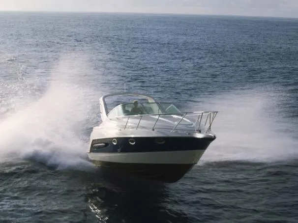 Slide: The Image of 2004 Maxum 2900 SE boat deck with gray textured flooring and metal pole. - 11