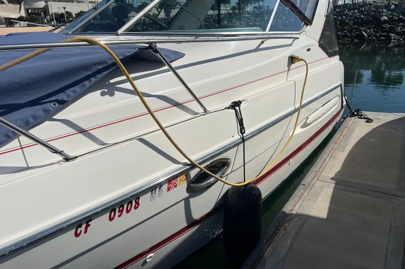 Slide: The Image of 2004 Maxum 2900 SE boat docked, featuring sleek white exterior and red accents. - 21