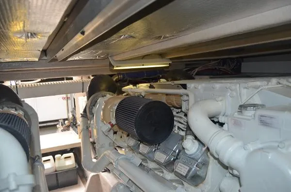 Slide: The Image of Sea Ray 550/580 Sedan Bridge 2005 - 3