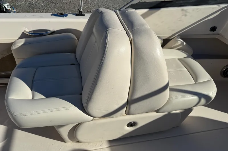 Slide: The Image of 2015 Grady-White Freedom 192 boat seats, white leather, dual configuration. - 4