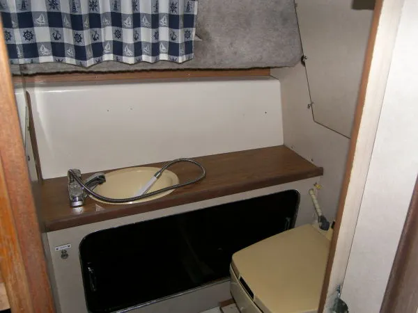 Slide: The Image of Chris-Craft Catalina 281 1985 - 11