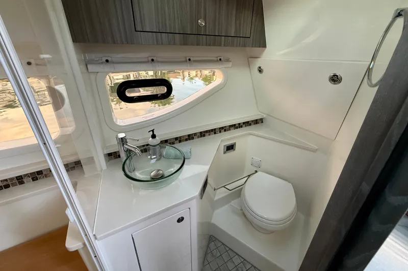Slide: The Image of Luxurious bathroom interior of 2022 Sea Ray Sundancer 370 Outboard yacht. - 38