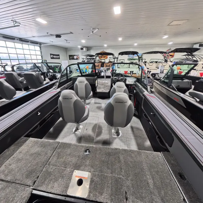 Slide: The Image of Alumacraft Trophy 185 2026 - 3