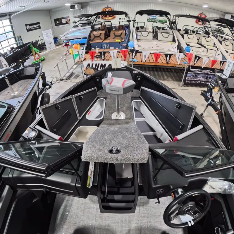 Slide: The Image of Alumacraft Trophy 185 2026 - 7